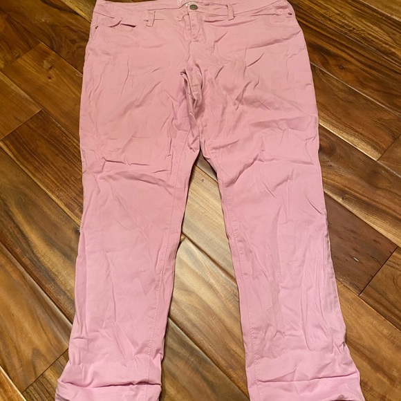 No boundaries lavender Capri pants